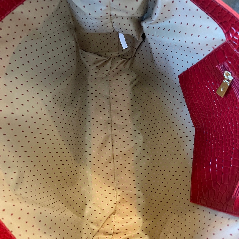 VANESSA WILLIAMS Vibrant Red Croc-Embossed Tote Bag - Picture 14 of 15